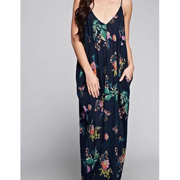 Lovestitch Dresses & Skirts - Floral maxi dress with pockets